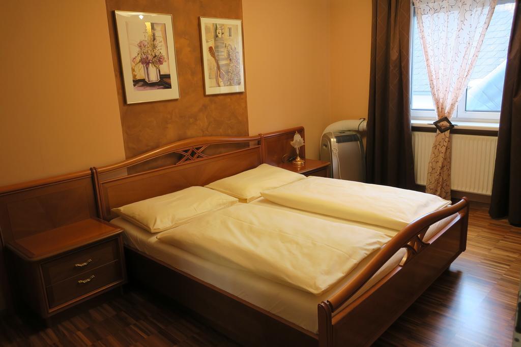 Hotel Restaurant Boeck "Roter Hahn" Sankt Poelten Ngoại thất bức ảnh
